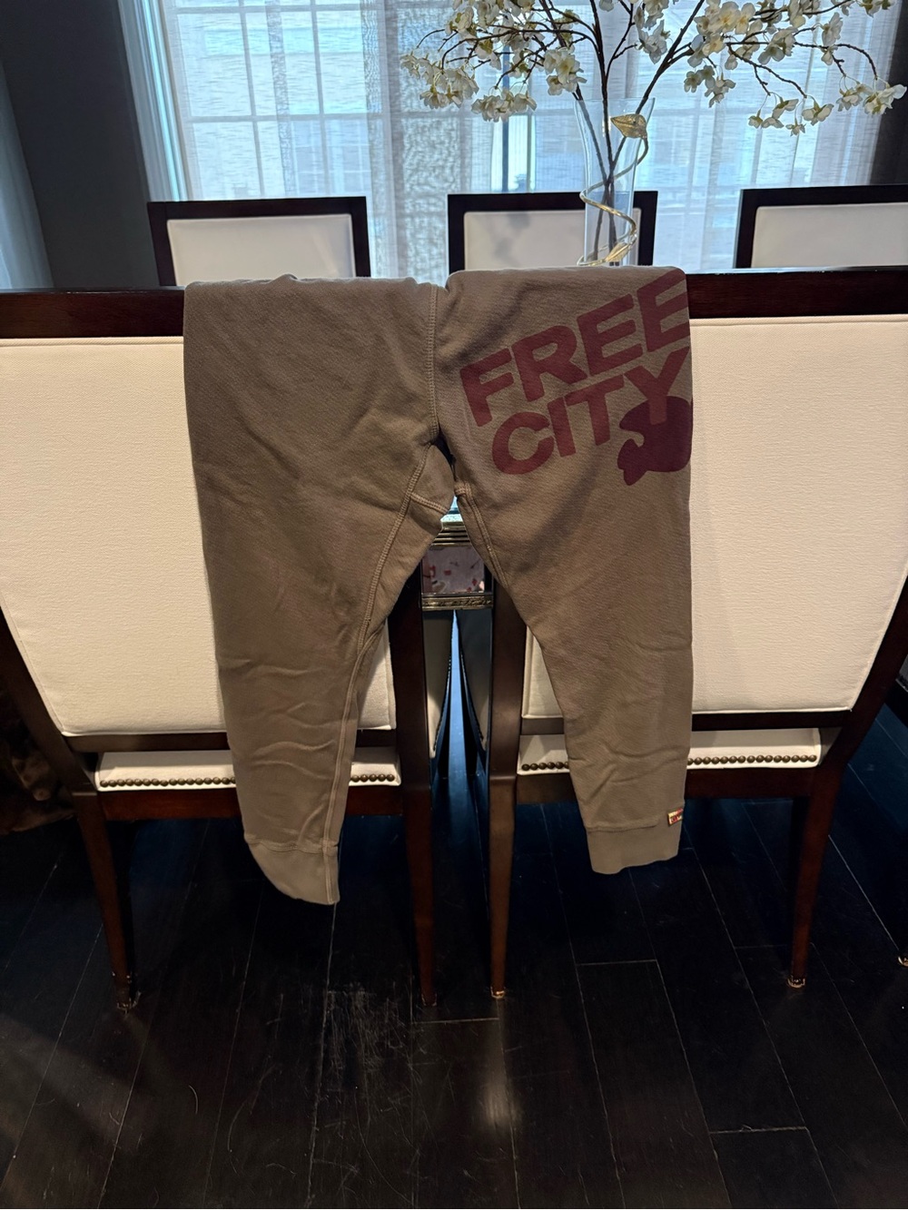 Free city army green joggers with maroon print